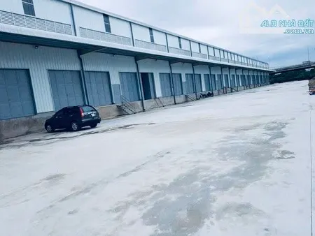 Cho thuê 2000m2 tiêu chuẩn logistics , đối diện kcn Bắc Thăng Long