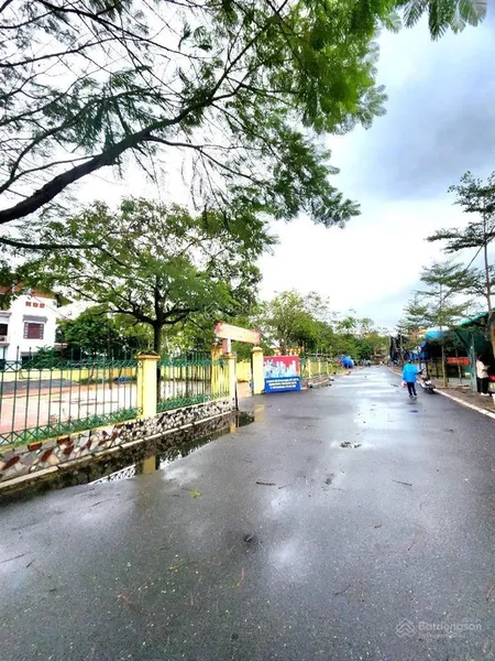Bán đất lệ chi ngay trường đại học công nghiệp và thương mại
