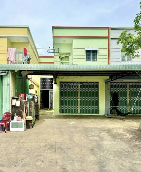 Chủ kẹt vốn cần sang nhượng dãy trọ ngay KCN Bàu Bàng , Bình Dương khu vực phát triển đầu tư cực kì an toàn , giá chỉ 1 TỶ 300 TRIEU , sổ sẵn