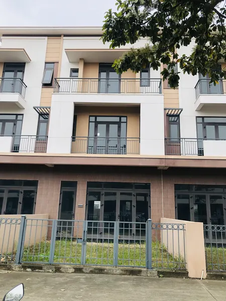 Chính chủ bán shophouse 3 tầng xây thô SH3 Centa City, giá nhỉnh 8 tỷ