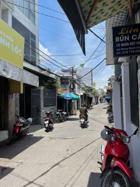 Bán căn nhà mặt tiền Kinh doanh đường Phan Đình Giót TT Nha Trang .