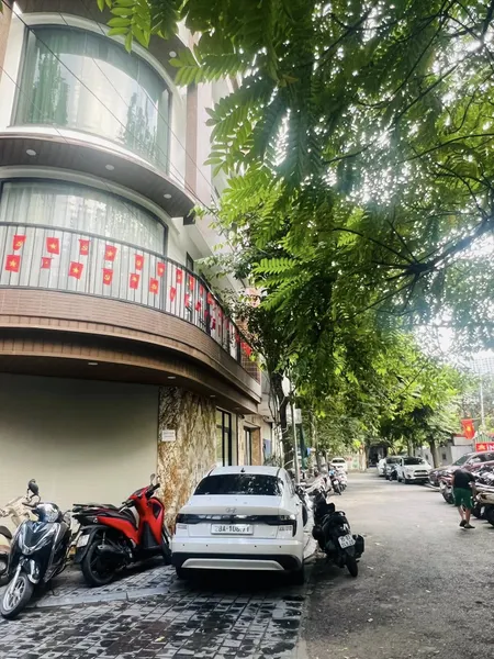 BÁN GẤP NHÀ LK ĐƯỜNG LÊ VĂN LƯƠNG. 120M2 - 4 TẦNG. MT 7M.GARA Ô TÔ.