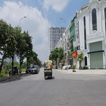 Hot hOt hoT. 36m2 Tái định cư Trâu Quỳ. Trục chính. Giá đầu tư 7 tỷ x. Lh 0989894845