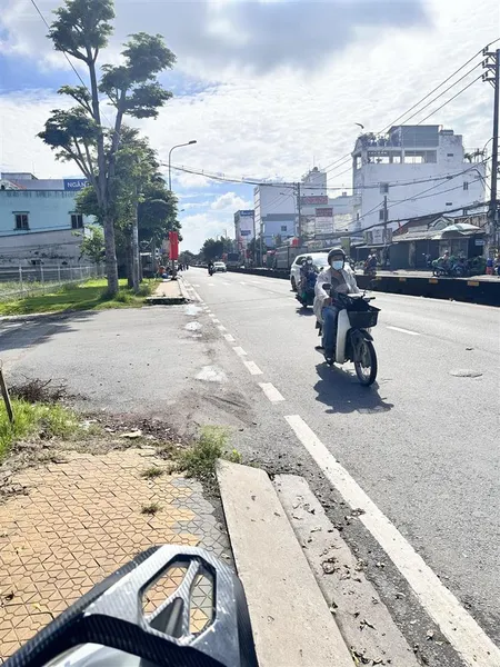 Chủ cần bán nền đất ở mặt tiền đường nguyễn hữu trí, tt tân túc, bình chánh 108m2 không lộ giới.