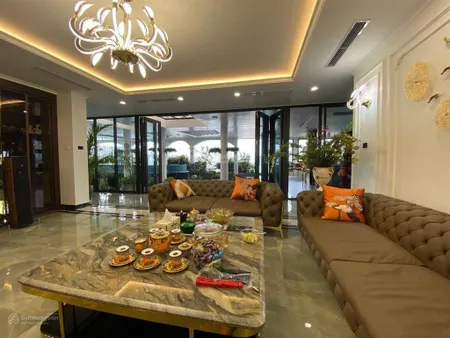 Penthouse 2 tầng 500m2, view paroma 360 độ sông hồng, hồ tây, phố cổ. có sân vườn bể bơi tràn viền