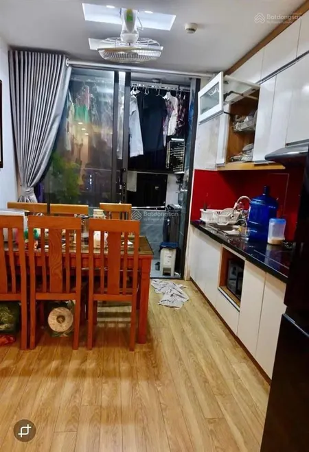 Căn hộ chung cư tòa nhà 143 trần phú gần 70m2, 2 pn, 2 wc, sổ đỏ chính chủ