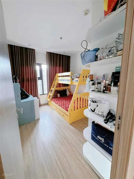 Chính chủ bán căn 2pn toà s2.06 full đồ nội thất như hình.