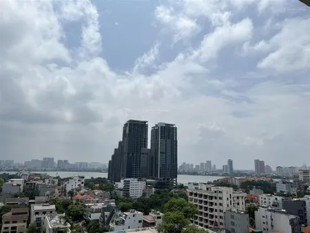 Hàng hiếm 3 ngủ view hồ tây, sông hồng nội thất hiện đại, giá rẻ chủ nhà thân thiện. 0914 772 ***
