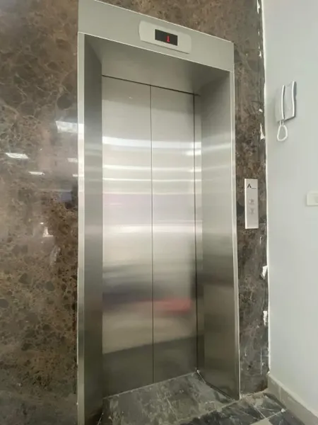 Tôi chủ nhà cho thuê nhà lô góc, mới ,vỉa hè, 118m2- 5T, Duy Tân_44 Tr