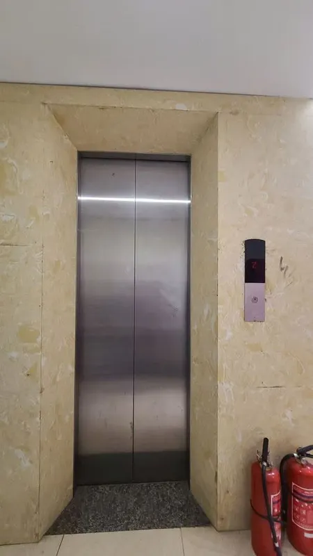 Mình cho thuê nhà mới, hai cửa đi ,vỉa hè, 104m2- 5T, Bách Khoa_35 Tr