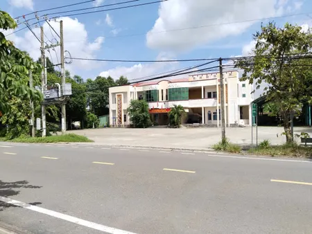 🏡 BÁN ĐẤT MẶT TIỀN – CÓ SẴN 2 PHÒNG TRỌ CHO THUÊ 📍 Ấp Tân Triều, xã Tân Bình, Vĩnh Cửu, Đồng Nai (Địa chỉ mới sau sáp nhập: Phường Tân Triều, Tỉnh Đồng Nai)
✨ Lợi thế nổi bật:
* Vị trí gần KCN & Nhà máy giày Chang Shin → nhu cầu thuê trọ luôn cao.
* Đấ
