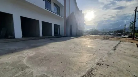 Nằm trong đại dự án trọng điểm cấp quốc gia, chợ du lịch Mường Thanh chính thức hoàn thành và bước vào giai đoạn 2 làm khu đô thị Mường Thanh A
Hiện tại các căn ki ốt và shophouse của chợ Mường Thanh chưa có chủ đang còn rất ít.
Nhanh tay liên hệ e để đ