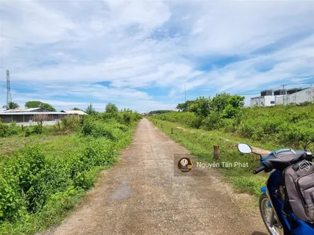 7m mặt tiền đường bê tông. full thổ cư. ngay kcn. 700tr tl