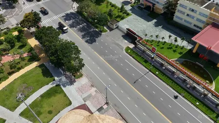 Bán đất mặt tiền cách trung tâm hành chính 500m, lô giới 30m, khu kinh doanh nhộn nhịp.
