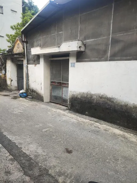 Ngõ ô tô cách 10m ra ngõ ô tô tránh dt 52.3m2 mt 4m 11.65 trung tâm long biên
