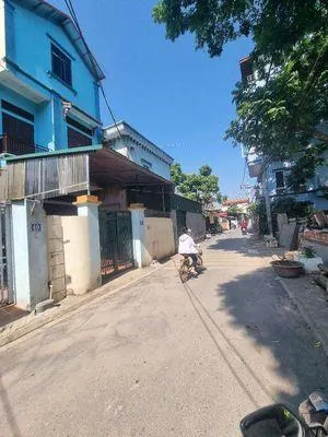 Bán 40m2 đông dư, mt 6m, đường 3m ô tô chạy thông, hướng tây bắc, 30m ra đường chính lớn
