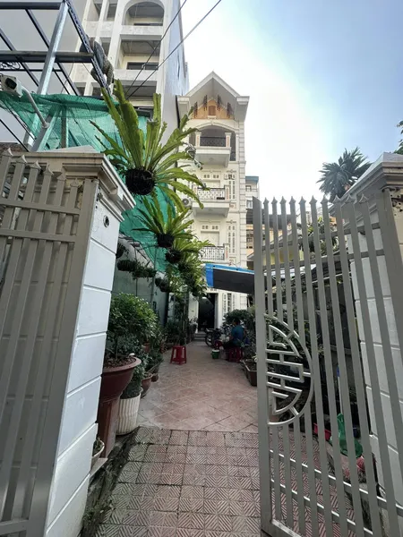 Biệt Thự Sân Vườn! Xuân La, Oto vào nhà,Ngõ Thông,DT:77m2 x 4Tầng,MT: 4.8m,Giá: 27.5 tỷ Tây Hồ