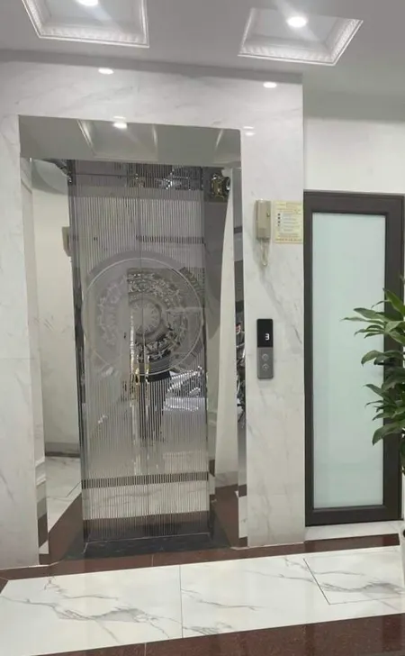 Cho thuê nhà mới , thang máy,vỉa hè, 118m2- 4T, Trần Nhân Tông_45 Tr
