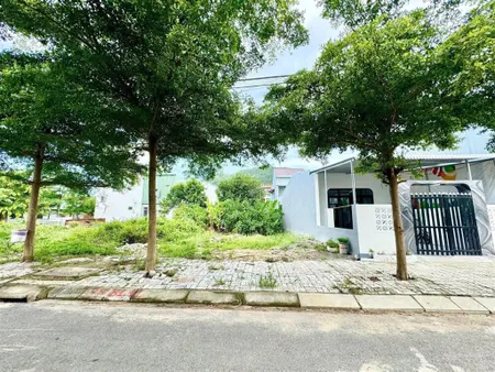 Bán lô đất siêu đẹp hòa sơn 6. diện tích 145m. kẹp cống thoát hiểm. đường quy hoạch 5,5m.