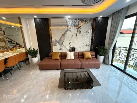 Nhà 6 tầng mới 51m2 thang máy hiện đại full nội thất, sát phố hồng tiến, khu vực vip ở sướng