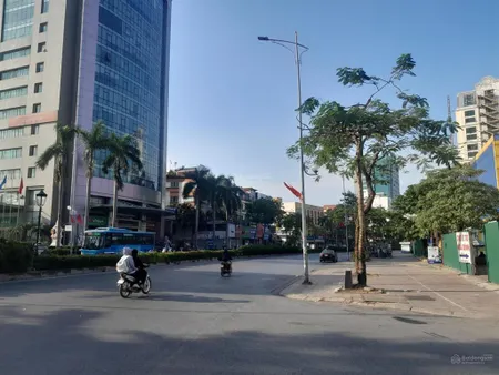 Bán nhà mặt phố ngô gia tự, long biên, 100m*5t, 21 tỉ. tiện ích.