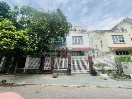 Bán biệt thự làng việt kiều châu âu , 253m2,mt15m,giá67,5tỷ .kinh doanh .