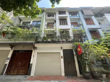 Khúc thừa dụ 110m x 5 tầng , mt 6m ô tô tránh vỉa hè kinh doanh giá 48.5 tỷ