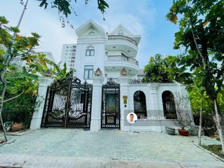 Chính chủ gửi bán + biệt thự dt 10x20m, có thang máy view sông có nội thất khu tấn trường quận 7