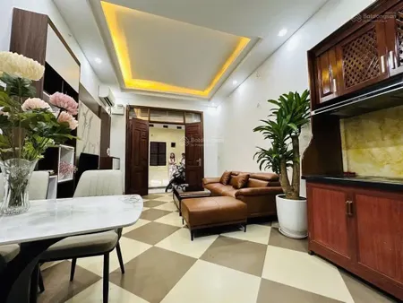 Bán nhà nguyên xá , bắc từ liêm , dt 35m2 , 5 tầng , giá 5,6 tỷ , ô tô đỗ cửa , kinh doanh