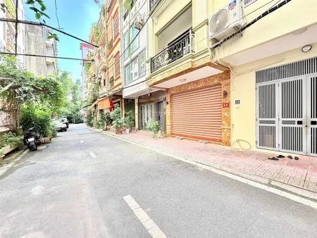 Hoàng quốc việt, cầu giấy lô góc ô tô. 50 m2 6m mt giá 21 tỷ. ô tô tránh, thang máy