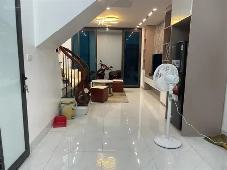 Hoàng hoa thám ba đình siêu đẹp gần ô tô sổ vuông vắn nở hậu