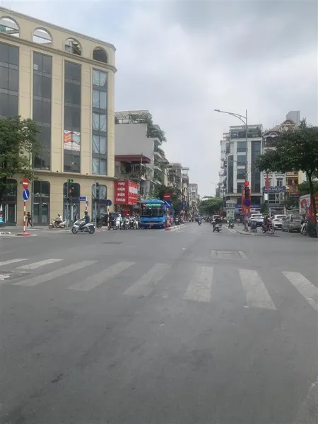 Mặt phố bạch mai hai bà trưng gần ngã tư lê thanh nghị thanh nhàn, kinh doanh sầm uất, trung tâm