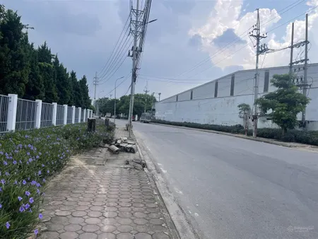 Bán nhà xưởng 10.350m2, mt 40 giá chỉ 120 tỷ. tại kcn thạch thất quốc oai, hà nội