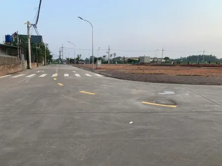 Bán Đất -Đông Lai – Xã Quang Tiến, Sóc Sơn -92m²- 3,33 Tỷ-Full Thổ Cư – Gần bìa Làng-Ô Tô Tránh.
+ Diện tích :92m² full thổ cư, sổ đỏ chính chủ, Mặt tiền rộng, vuông vắn, dễ thiết kế nhà ở hoặc biệt thự mini.
+ Đường trước đất rộng thoáng, ô tô 7 chỗ và