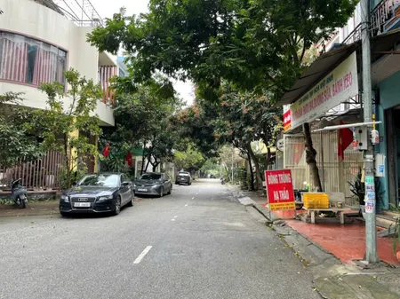 Bán nhà 2 tầng. Diện tích đất 93m. Cách đường lạc long quân 60m. Mặt đường nguyễn công trứ. Phường kinh bắc bắc ninh