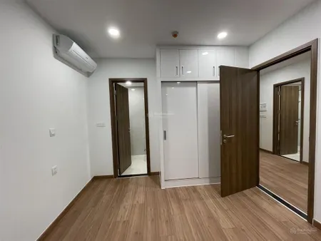 Bán 2pn 2wc 67m2 giá 5,3 tỷ bao phí az toà mới
