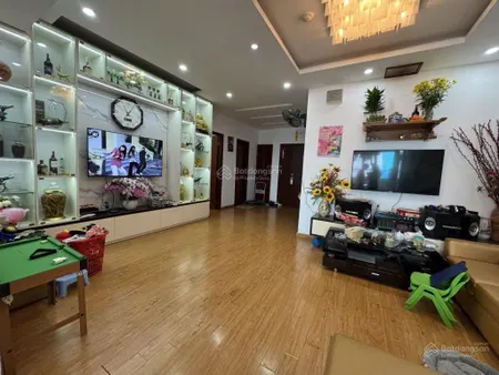 Gia đình tôi cần bán căn hộ tại 93 láng hạ ban công đông nam 105m2 2pn 2vs giá 11.5 tỷ