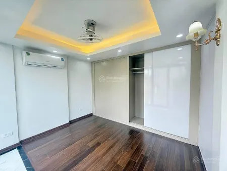 Gấp quá chỉ nhỉnh 4tỷ có ngay tập thể 100m2 tạ quang bửu ô tô đỗ chân cầu thang