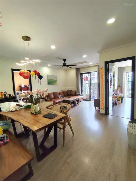 Chính chủ cần bán căn góc 97m2 tòa g ban công view hồ sài đồng dự án le grand jardin 6,85 tỷ