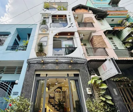 BÁN NHÀ ĐẸP TRUNG TÂM PHƯỜNG  ĐÔNG NGẠC - DT34M2 - 5 TẦNG GIÁ 6 TỶ - GẦN Ô TÔ