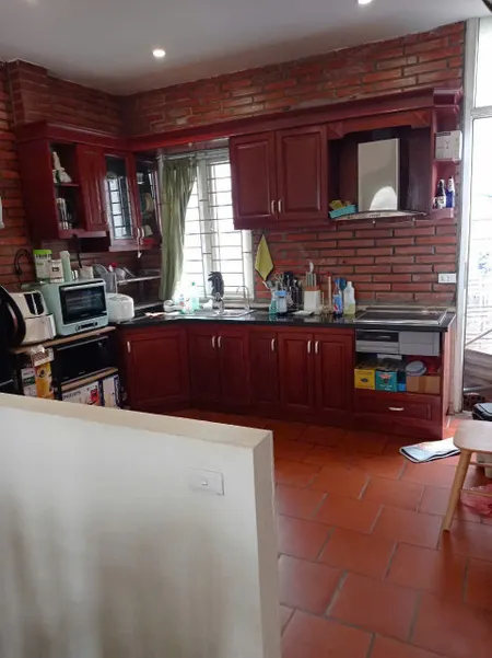 Cho thuê nhà nguyên căn, ngõ 57, ngay cổng chợ Vĩnh Tuy, 40m2 x 4 tầng KD on, ở gđ, nhóm