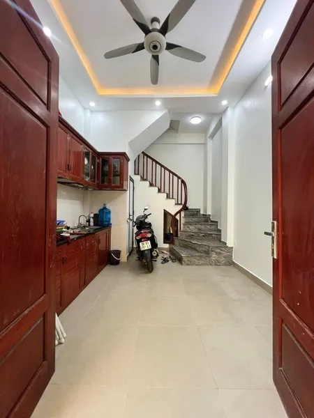 BÁN NHÀ ĐƯỜNG TRIỀU KHÚC. 35M2 XÂY 5 TẦNG. LÔ GÓC.