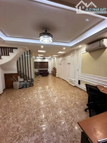 Cho thuê nhà Đông Quan – Cầu Giấy DT 110m x 5 tầng 1 hầm, ôtô đỗ cửa giá thuê 32tr/th
