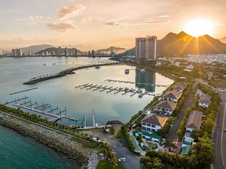 Mặt tiền triệu quang phục, dt 310m2, nha trang.
