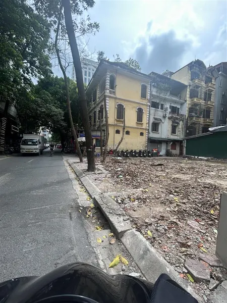 Cc bán đất phân lô nguyễn hoàng, đường trước nhà 8m, dt 165m , mặt tiền 9m. giá 36.5 tỷ