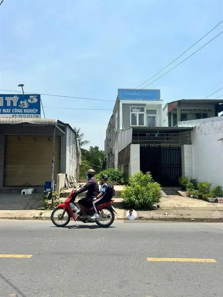 Mặt tiền kinh doanh, gần ngay ngã 4 đức lập, nền sẵn cao ráo, cực v.i.p