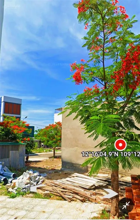 [ góc 2 mặt tiền tdc hòn đỏ thế đất khá đẹp ] * đi ra biển hòn chồng 80m * giá 6,3 tỷ
