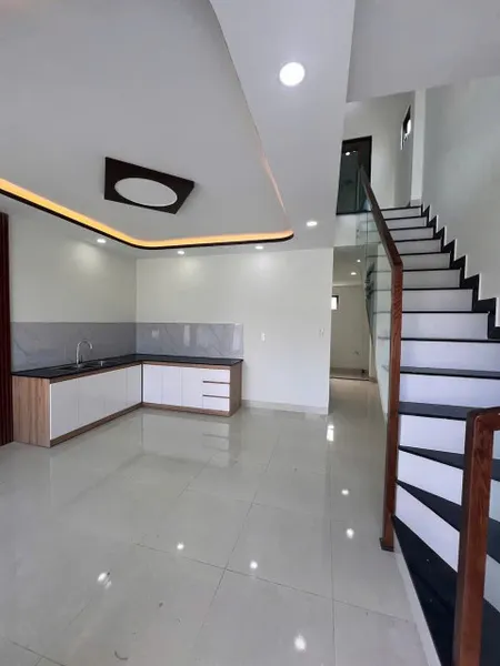 •Diên lạc bán nhà mới xây hai tầng
