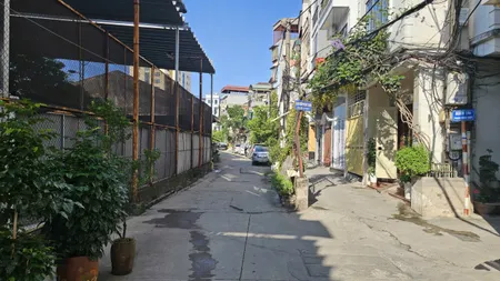 Cho thuê nhà Phan Định Giót, Thanh Xuân ngõ ô tô 2 tầng x 80m2 kho, VP cty, 8.5 triệu