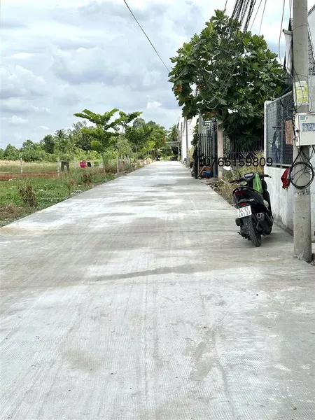 Còn 2 lô cần thu hồi về mặt tiền đường đan 4m xã phú hưng, bến tre gần chợ giữa giá 380 triệu/100m2